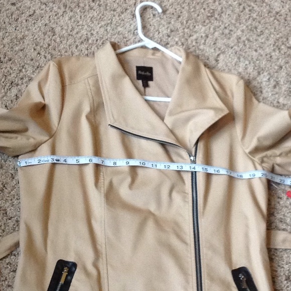 Gorgeous NWT coat - Picture 6 of 8